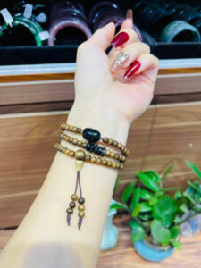 Vòng Trầm hương 108 hạt rừng Việt Nam mix lu thống và ngũ điếu đá tự nhiên