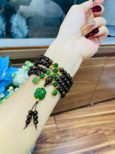 Vòng Trầm hương 108 hạt sánh chìm mix bộ charm dòng đá tự nhiên theo mệnh