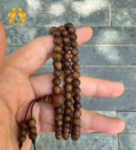Vòng trầm 108 hạt rừng tự nhiên