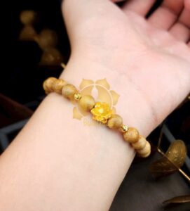 Vòng trầm đơn Indo tự nhiên mix sen vàng manh