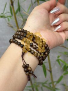 Vòng trầm hương 108 hạt Indo tầm trung