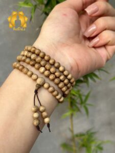 Vòng trầm hương 108 hạt Malai tầm trung